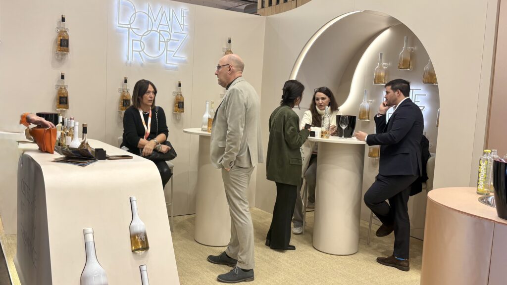 Espace de discussion Domaine Tropez stand Wine Paris