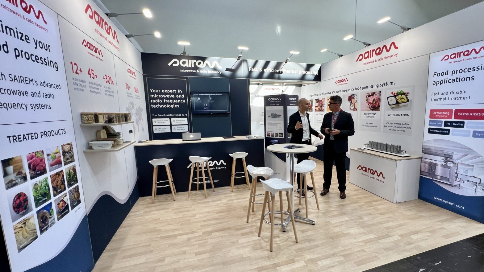 Stand Sairem conçu par Affaire d'Idées — Interpack 2026, hall 5 E01, vue d'ensemble
